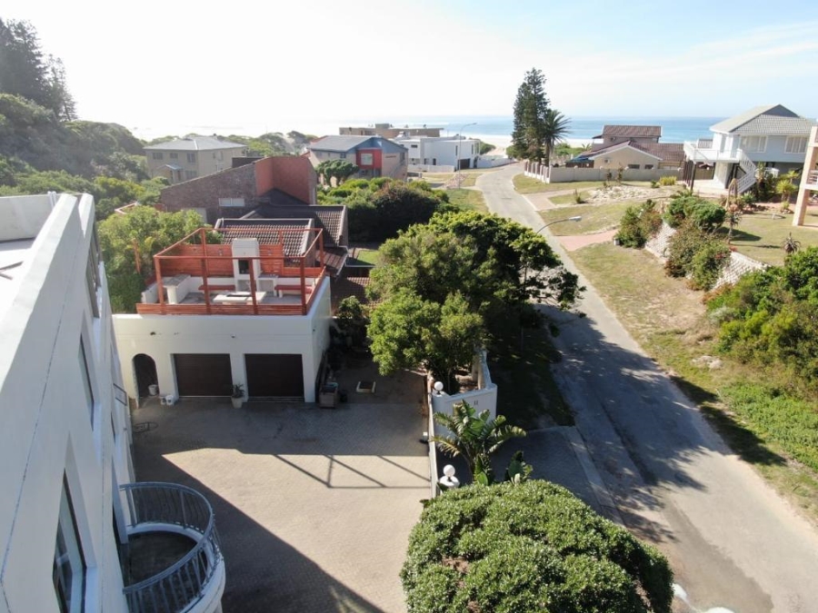 8 Bedroom Property for Sale in Paradise Beach Eastern Cape